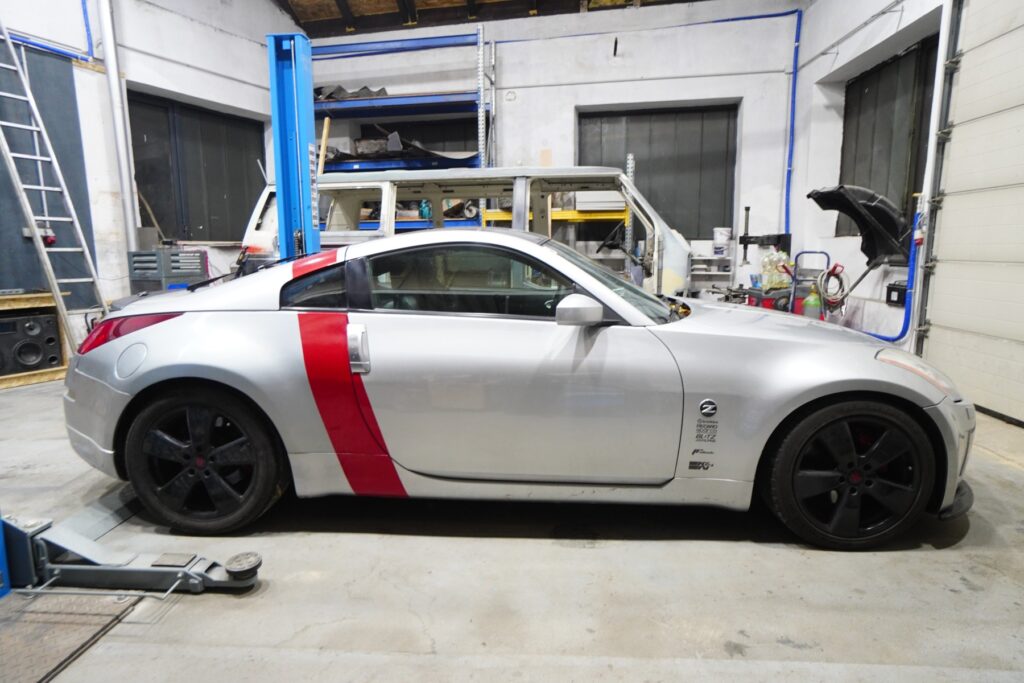 Nissan 350Z im silbernen Ausgangszustand