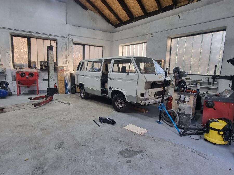 VW T3 zu Beginn des umfangreichen Wiederaufbaus in der Werkstatt