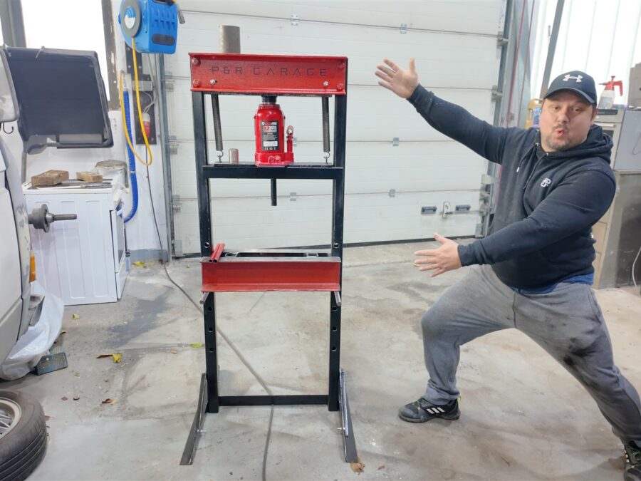 Fertige PR-Garage Werkstattpresse in der Werkstatt